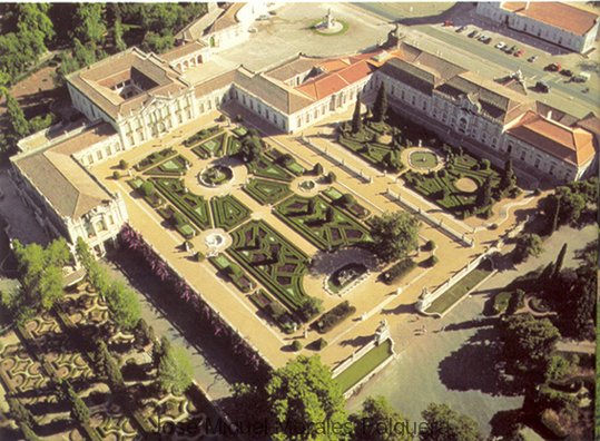 002.Vista area del palacio y de los jardines principales