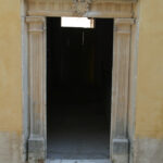 020. Puerta de acceso al Jardn de Apolo desde el Palacio