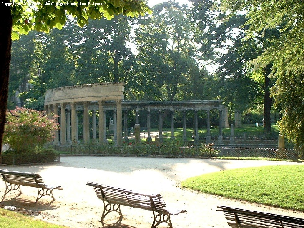040. Parque Monceau.  Naumaquia