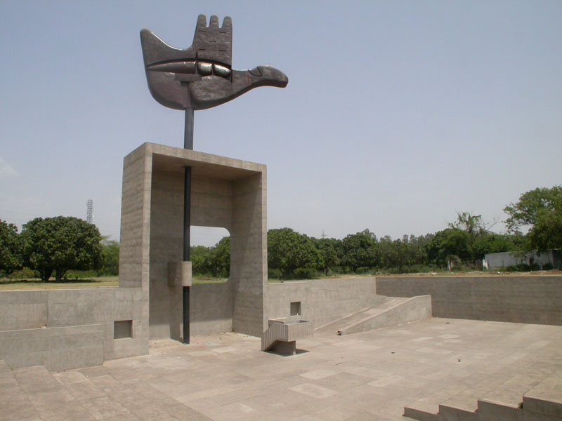 123-monumento-a-la-mano-abierta-simbolo-de-chandigarh