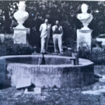 Fig. 26. Gerald Brenan y Ralph Partridge en el jardín de la casa de Antonio Villa en los años 50 del siglo XX. Casa Gerald Brenan de Churriana. Imagen del autor