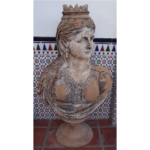 Fig. 35. Busto de mujer romana con corona de terracota proveniente del jardín del Cortijo de la Cruz. Propiedad particular. Imagen del autor